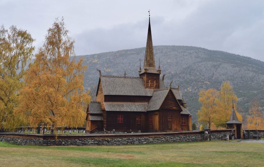 Lom Stave church